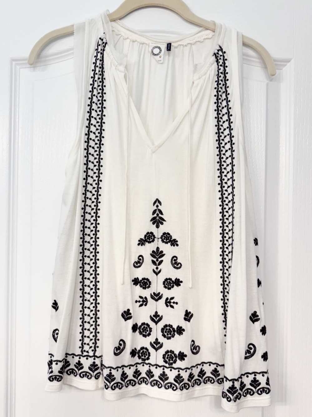 Anthropologie Akemi + Kin Embroidered Blouse | Cream & Black | Tie Neck | Size S